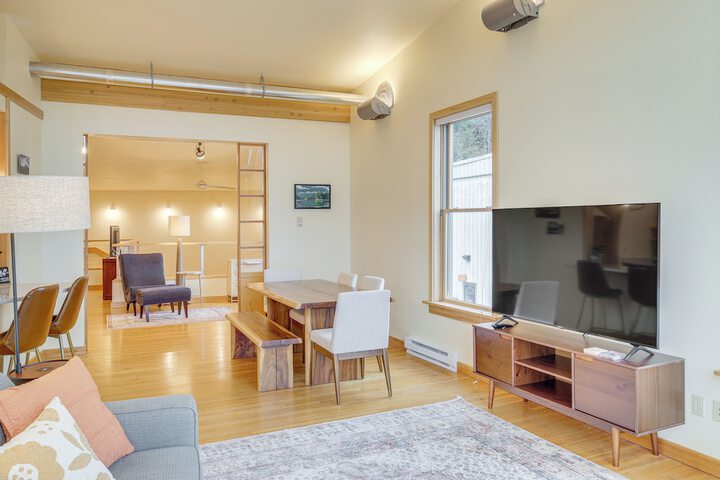 Custom Harborside Loft in the Heart of Ketchikan