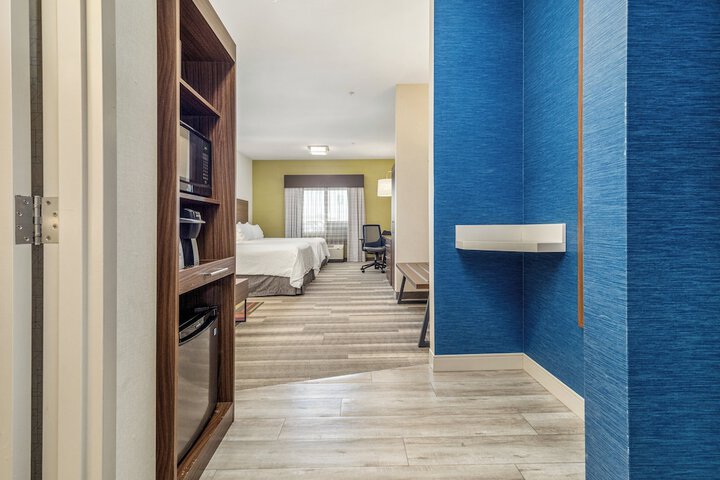 Room 295 of 348