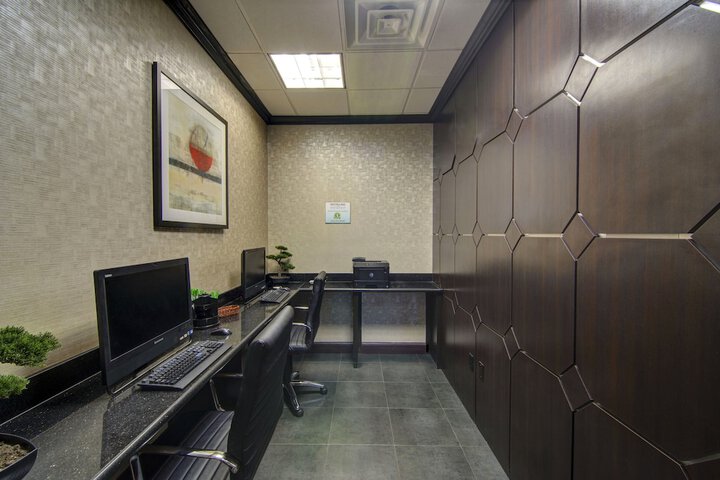 Business Center 44 of 45