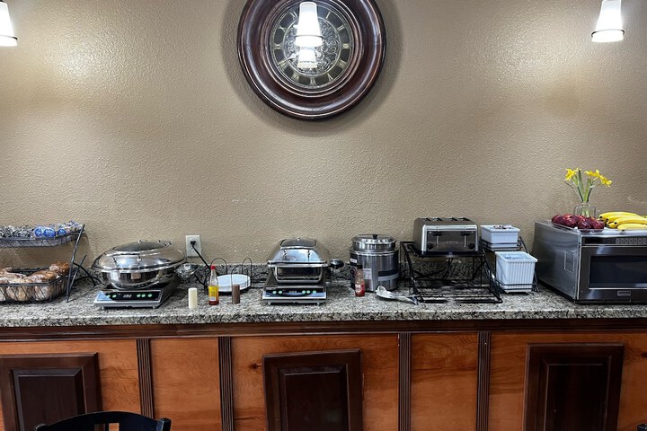 Dining 48 of 57