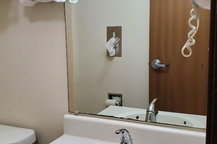 Room 13 of 40
