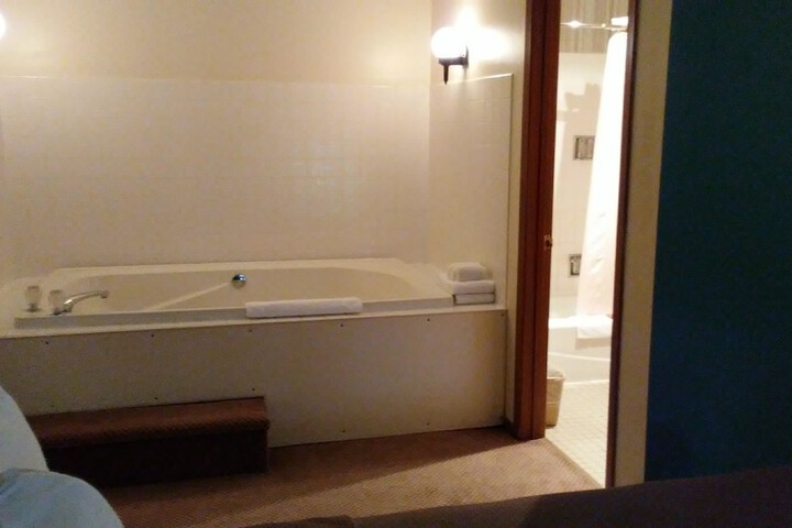 Hot Tub 36 of 50