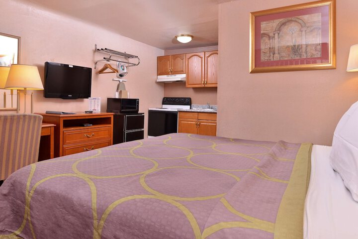 Room 6 of 25