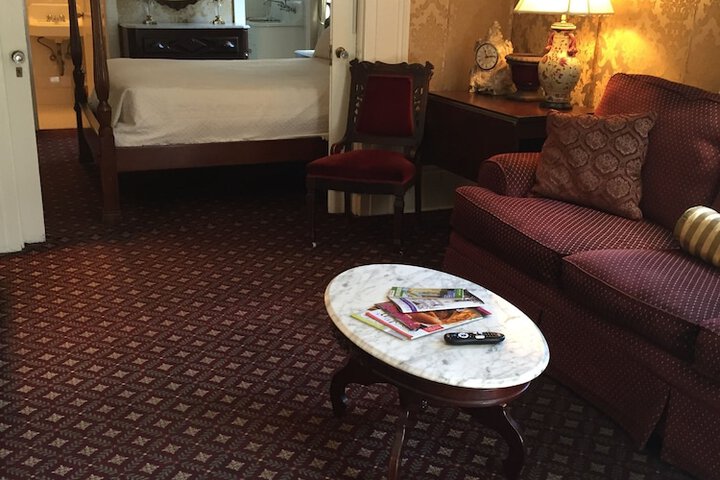 Room 33 of 49