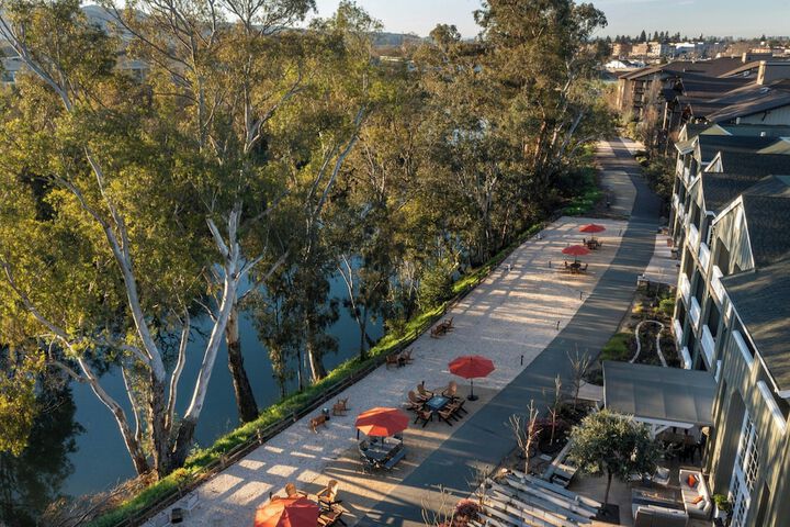 River Terrace Inn