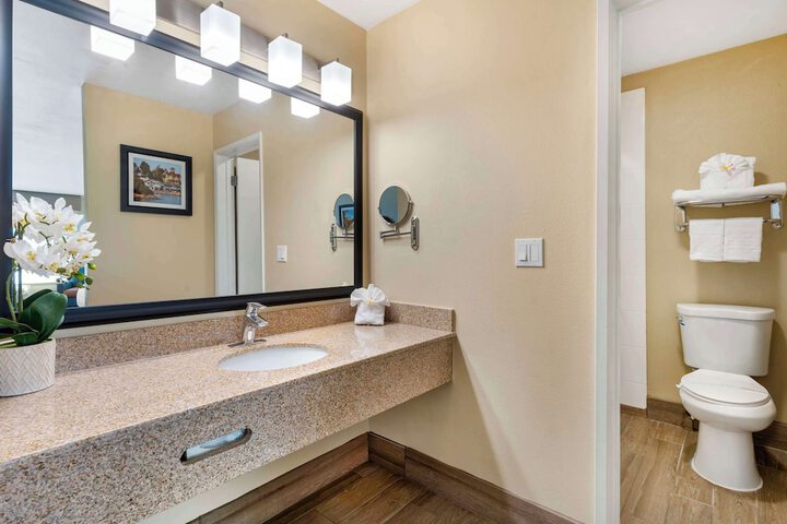 Best Western Plus Heritage Inn