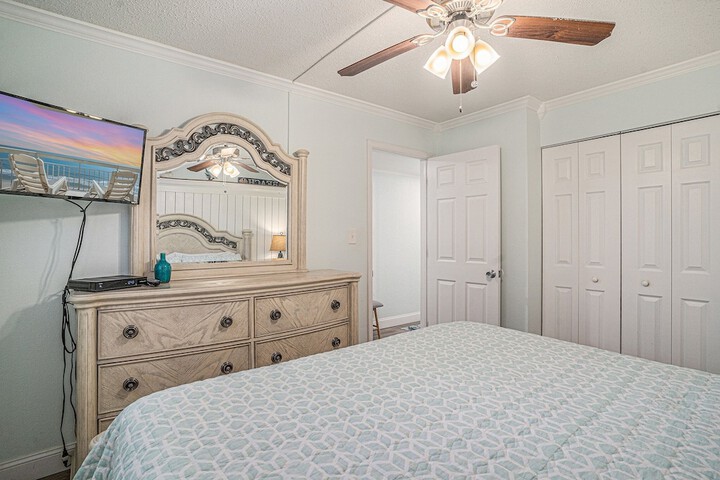 0206 Waters Edge Resort 1 Bedroom Condo by RedAwning