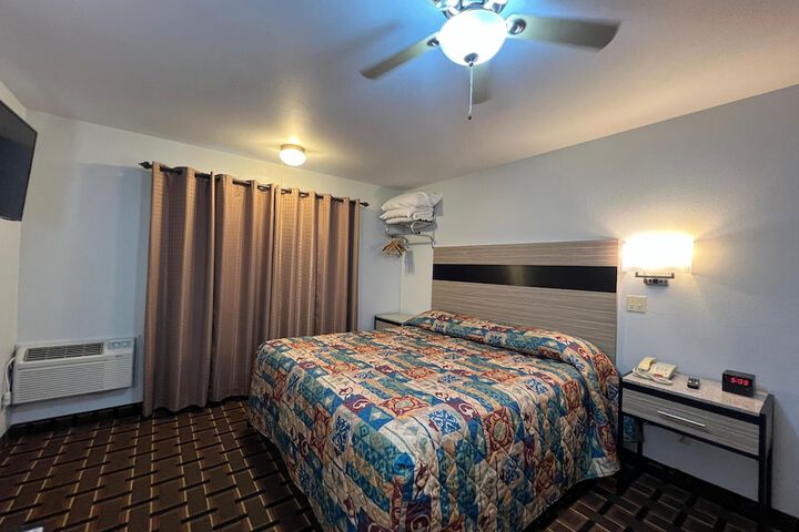 Deluxe Inn