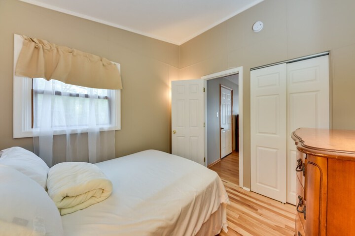Salem Vacation Home w / Dock: Steps to Paddock Lake