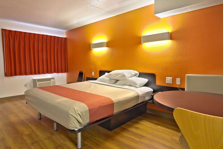 Room 16 of 27