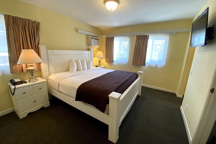 Hollywood Celebrity Hotel