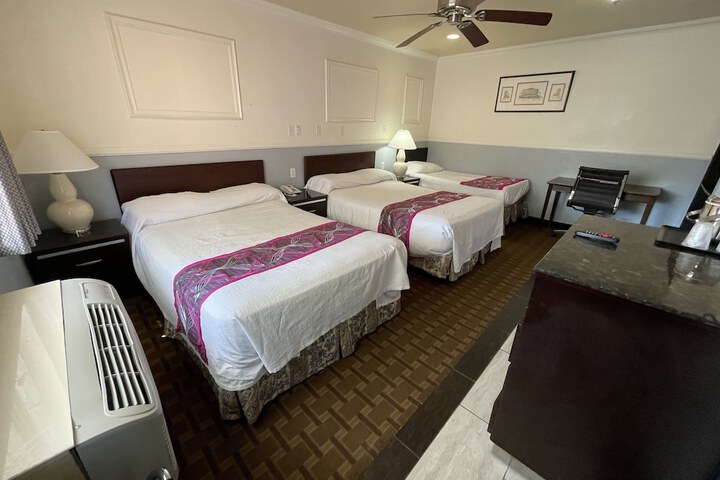 Room 9 of 30