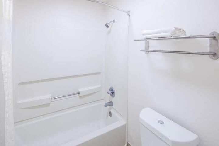 Room 10 of 25