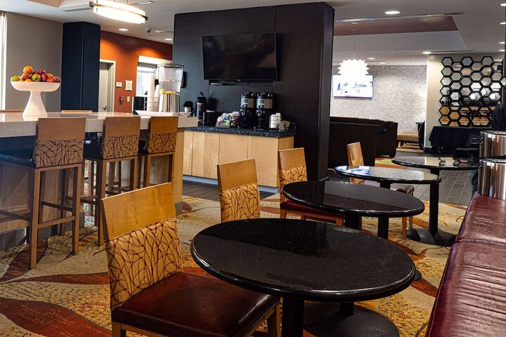 La Quinta Inn & Suites by Wyndham Starkville at MSU