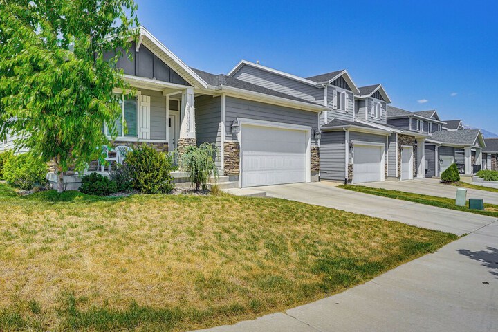 Lovely Walk-out Apt w / Movie Screen: 20 Mi to Slc!