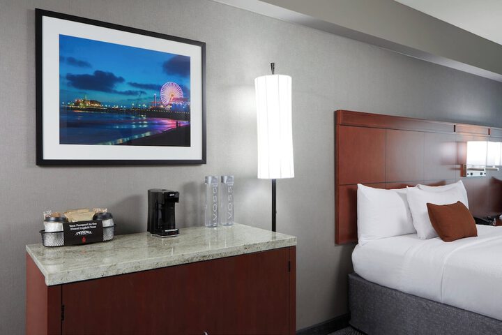 Room 27 of 53