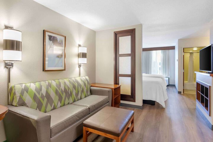 Room 32 of 41