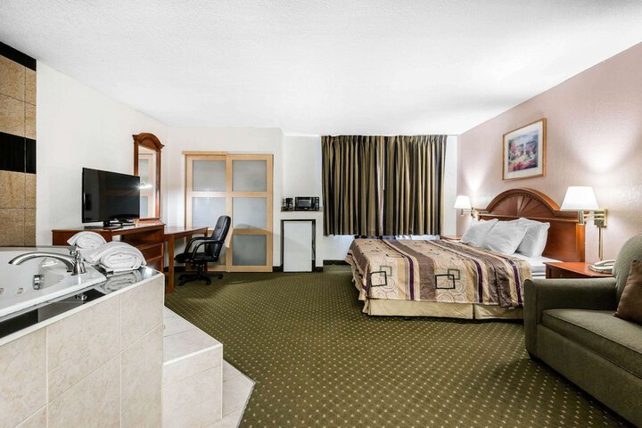 Room 14 of 29