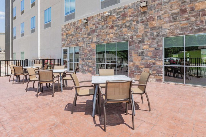 La Quinta Inn & Suites by Wyndham Jackson / Cape Girardeau
