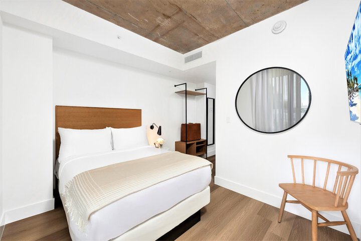 Room 27 of 70