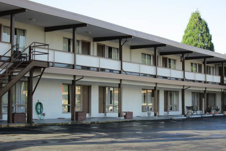 Town House Motel Inc