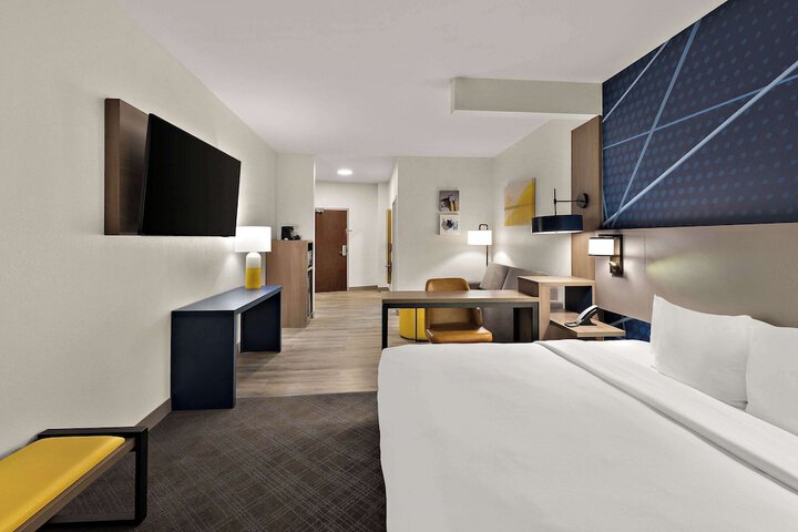 Comfort Suites Columbus East Broad