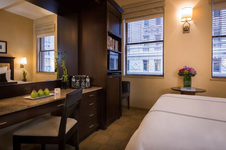 Room 25 of 53