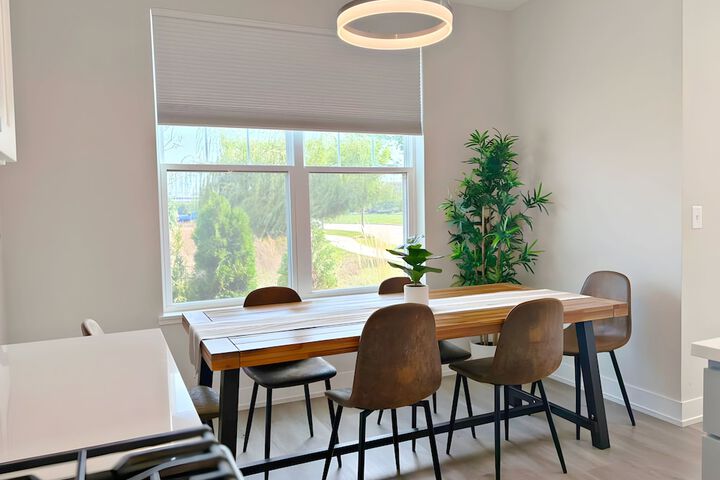 Modern 4BR with Parking - WV rep 4