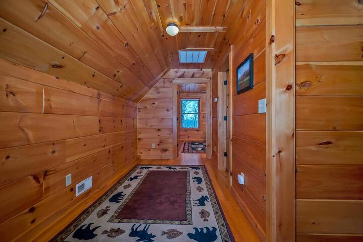 Scenic Mountain Comfort 4Br Family Getaway