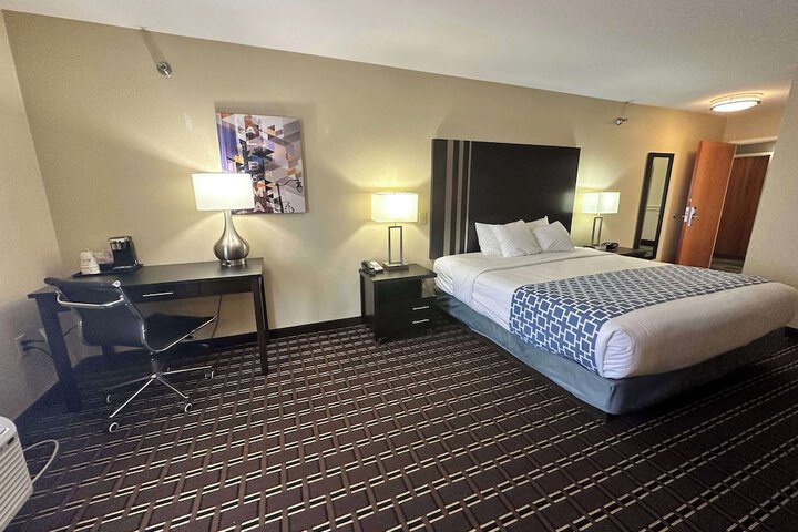 Best Western Plus Bass Hotel & Suites