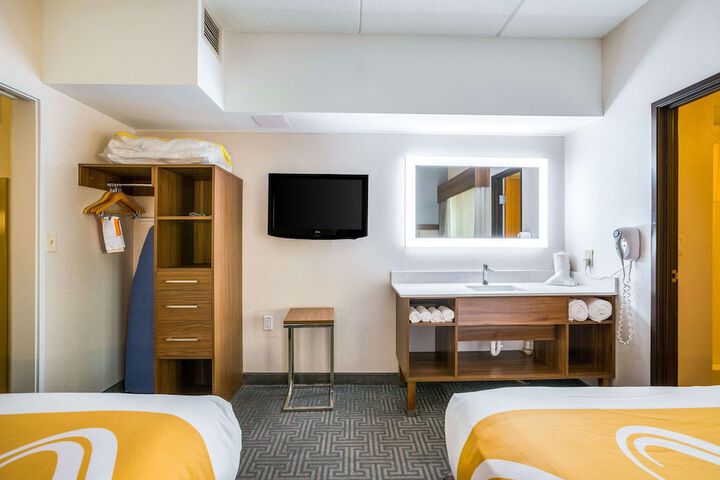 Room 12 of 34