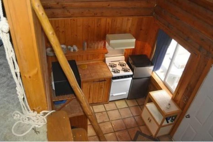 Daniels Lake Lodge B & B