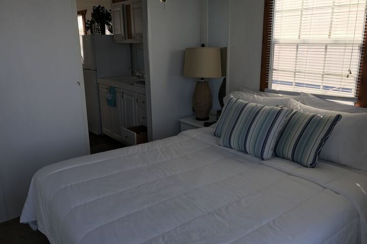 Room 37 of 142
