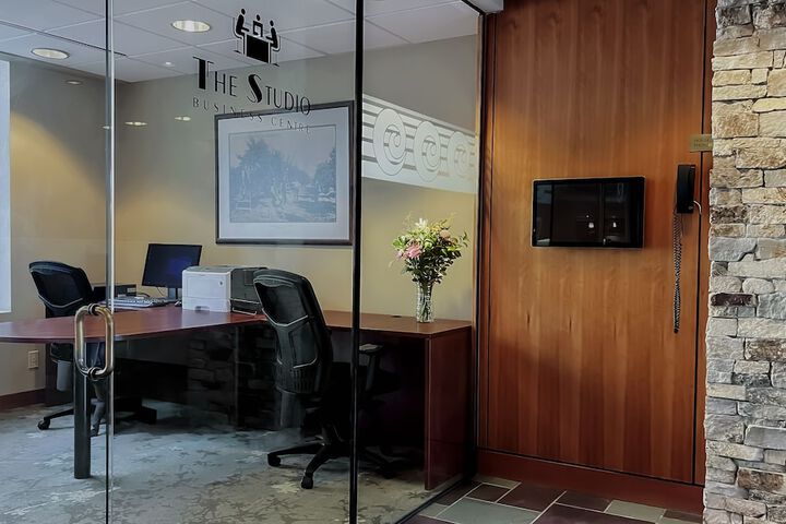 Business Center 68 of 77