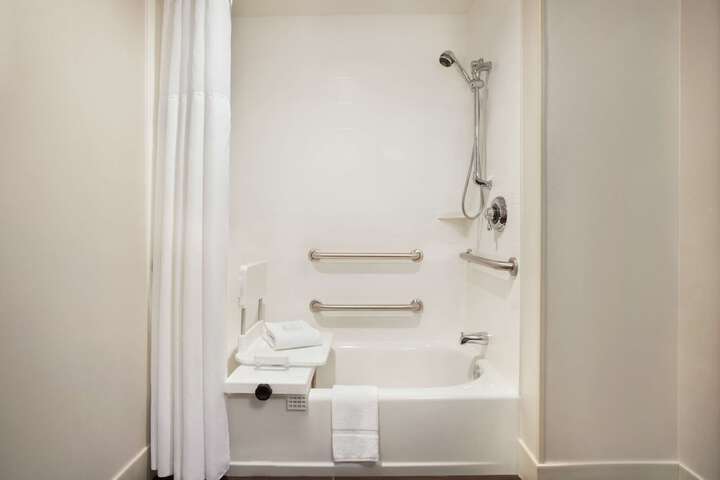 Room 16 of 33