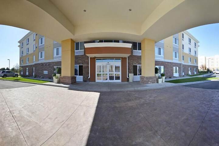 Holiday Inn Express and Suites Williston by IHG