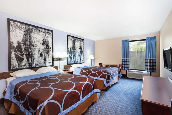 Room 8 of 16