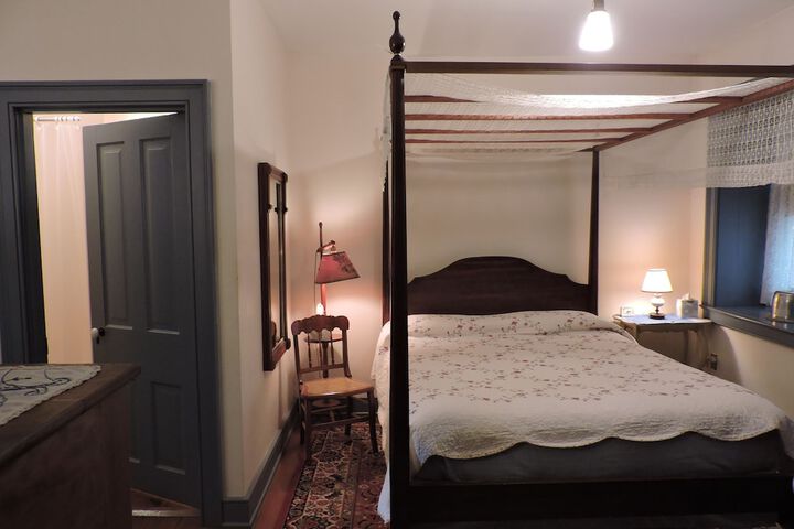 Room 4 of 11