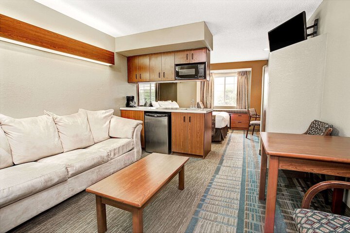 Room 5 of 18