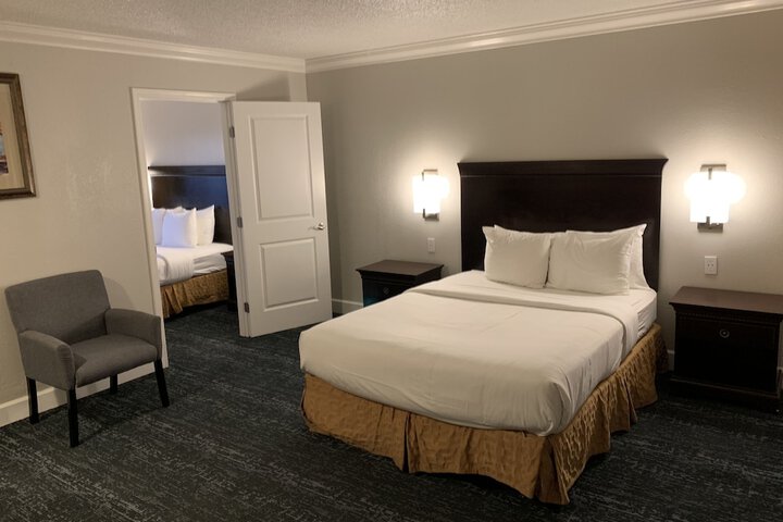 Room 32 of 40