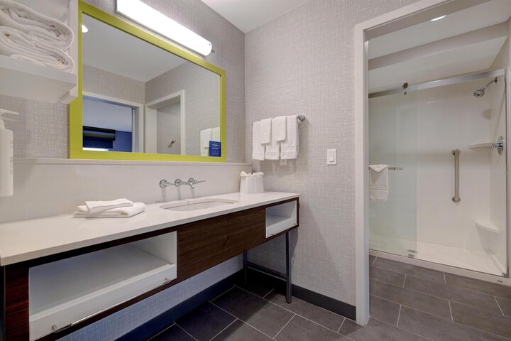 Hampton Inn & Suites Marina