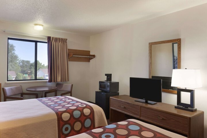 Room 8 of 14