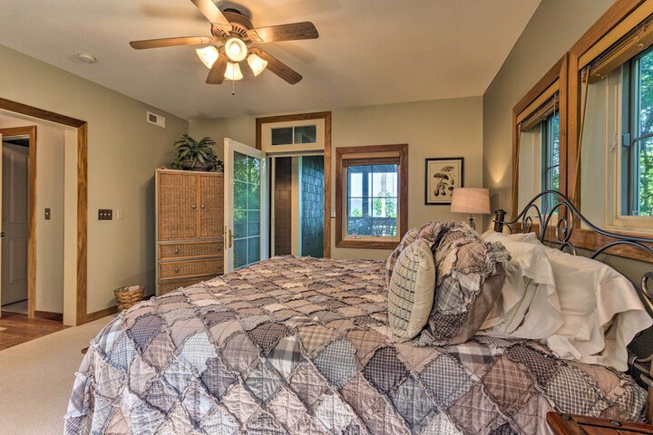 Mountain Air Condo w / Deck & Views Pets Welcome!