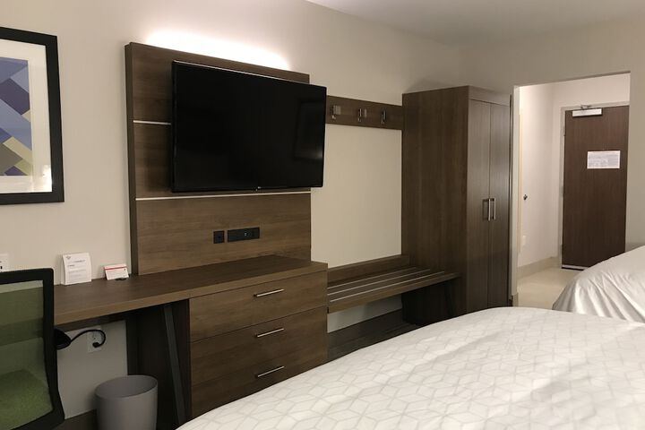 Room 126 of 148