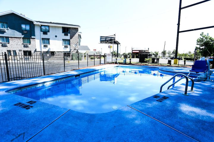 Pool 4 of 35