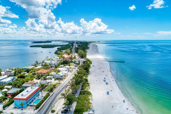 AMI Lighthouse Cottage-one Minute Walk To The Beach-keyless Locks