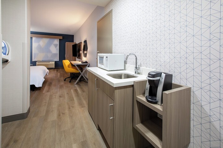 Holiday Inn Express & Suites Lathrop by IHG