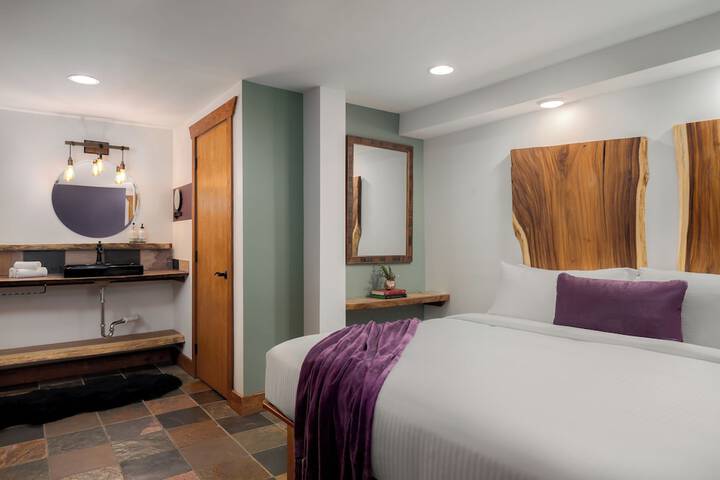The Horton Hotel and Rooftop Lounge