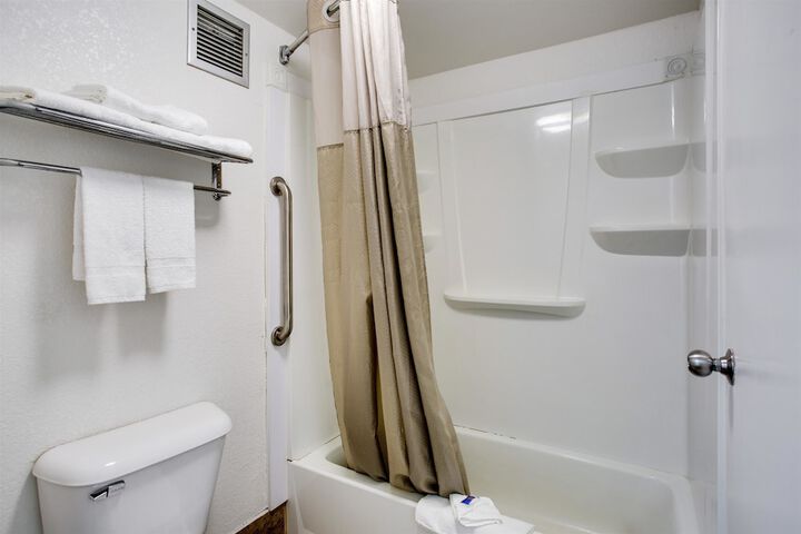 Room 9 of 34