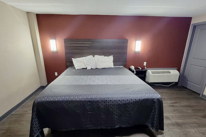 Budget Inn & Suites